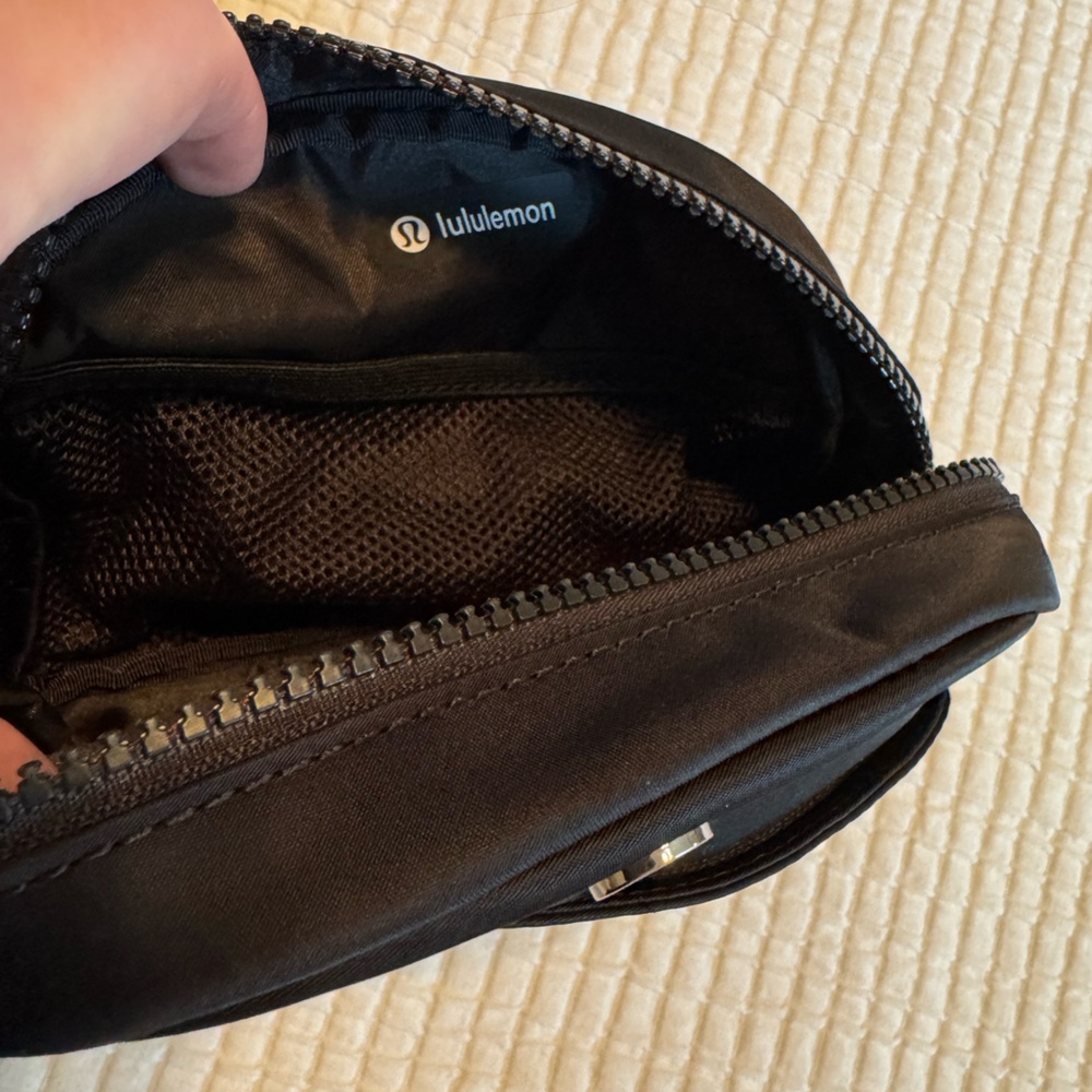 lululemon Mini Go Getter Pouch - Picture 4 of 6